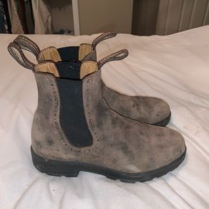 Blundstones